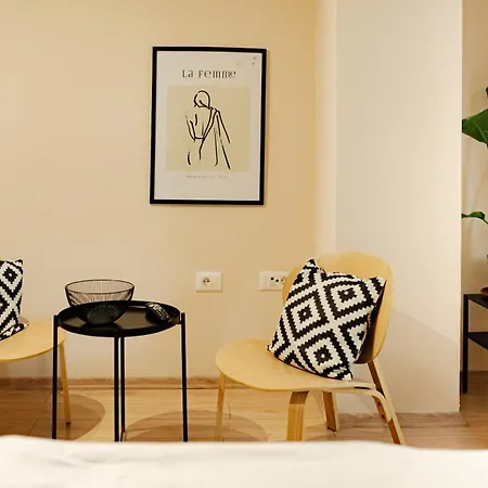아파트 New In Debar Maalo 스코페